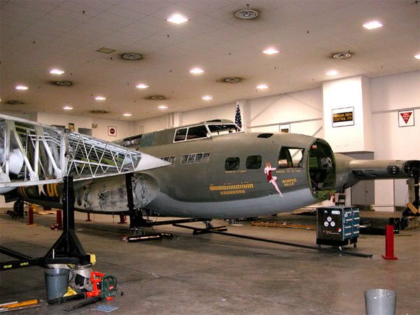 Memphis-Belle-restoration-Wikipedia.jpg